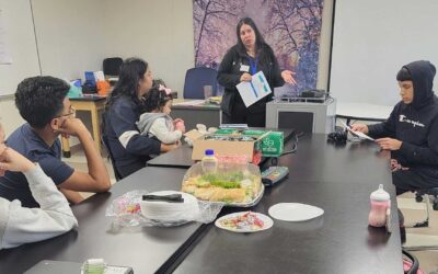 El programa Padres como Profesores visita el instituto de Phoenix